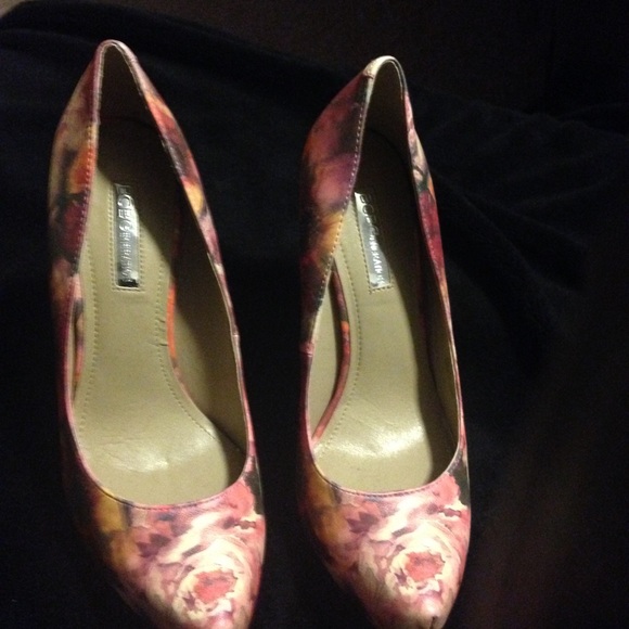 Heels - Picture 3 of 3